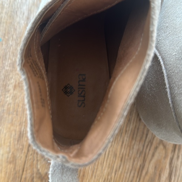Susina Suede Booties in taupe color Size 7 - Picture 3 of 6